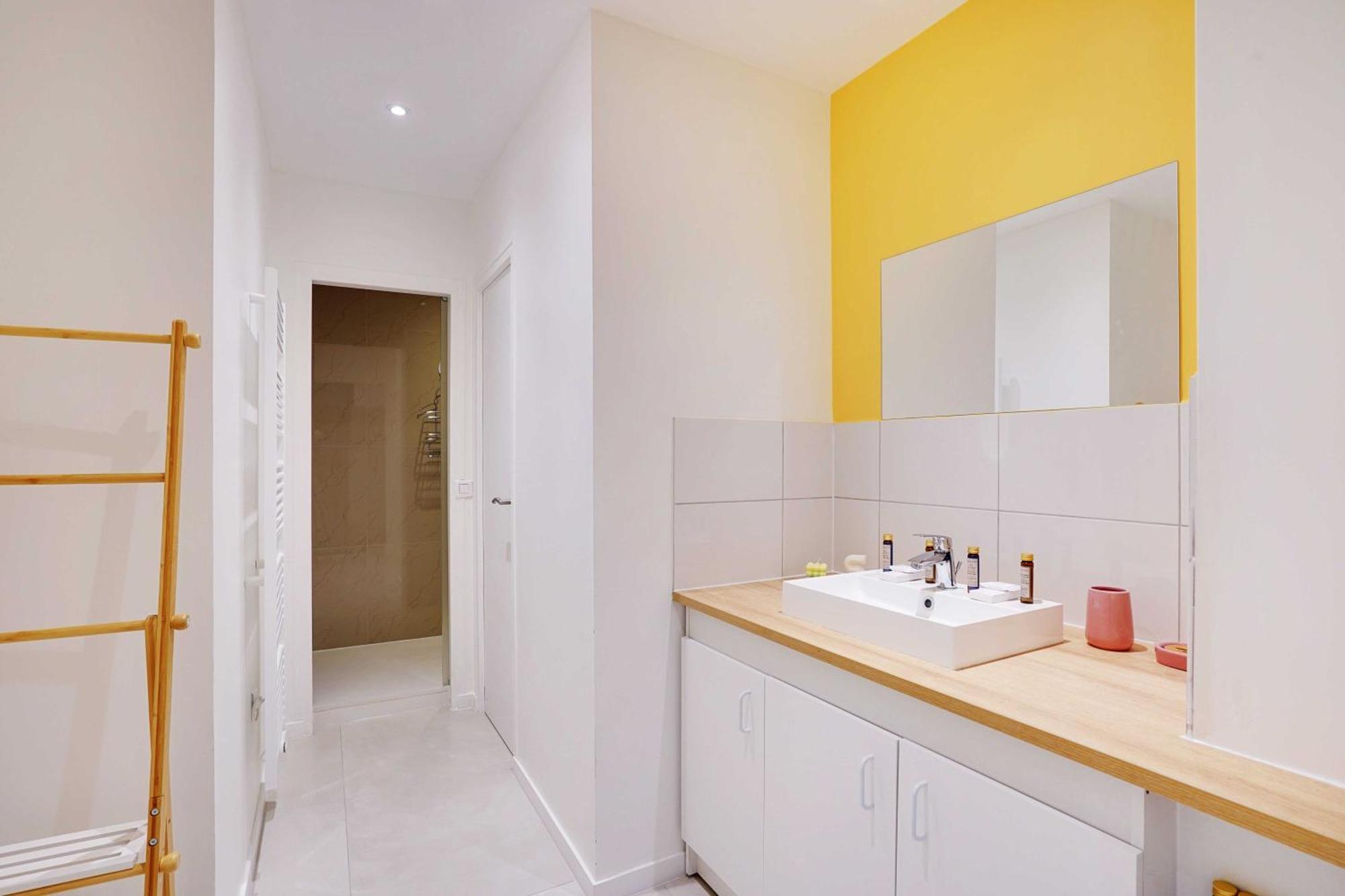 Magnificent - 2bd 6p - Belleville